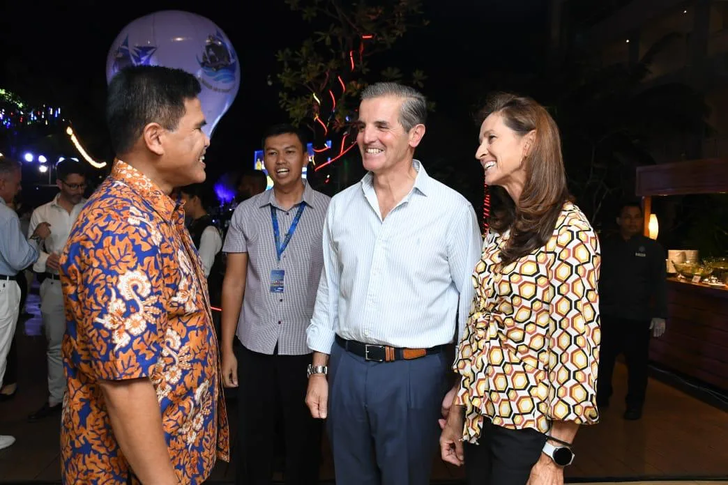 Cocktail Party Di Atas Geladak Utama KRI Bima Suci