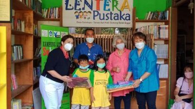 Dukung Gerakan Literasi, Kaum Profesional Asuransi Jiwa Donasi ke Taman Bacaan Lentera Pustaka – Peristiwa