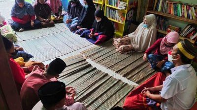 Mari Bertanya, Dari Mana Uang Sekolah dan Jajan Anak-anak Yatim Itu? – Humaniora