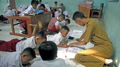 Nasib Pendidikan Anak di Sekolah Kecil, Siapa Bisa Menyelematkan? – Peristiwa