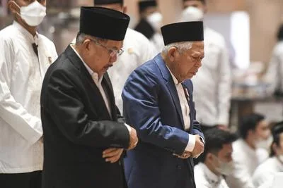 Mantan Wapres dan Wapres Indonesia Bersama Panglima TNI Sholat Ied di Istiqlal