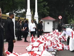 Ojek Online Mengular Antri Di Depan Istana, Ada Apa?