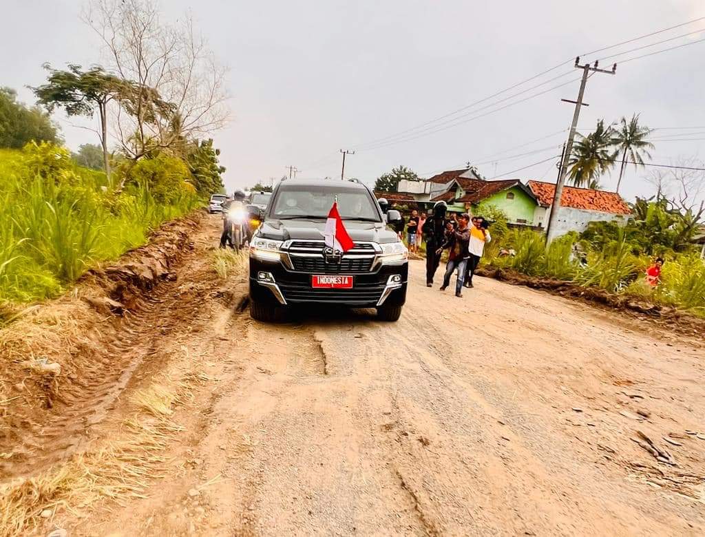 Mobil Presiden Indikatornya Menyala Gegara Jalan Lampung