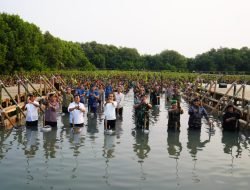Tanam Mangrove Secara Serentak Mabes TNI Raih Rekor Muri