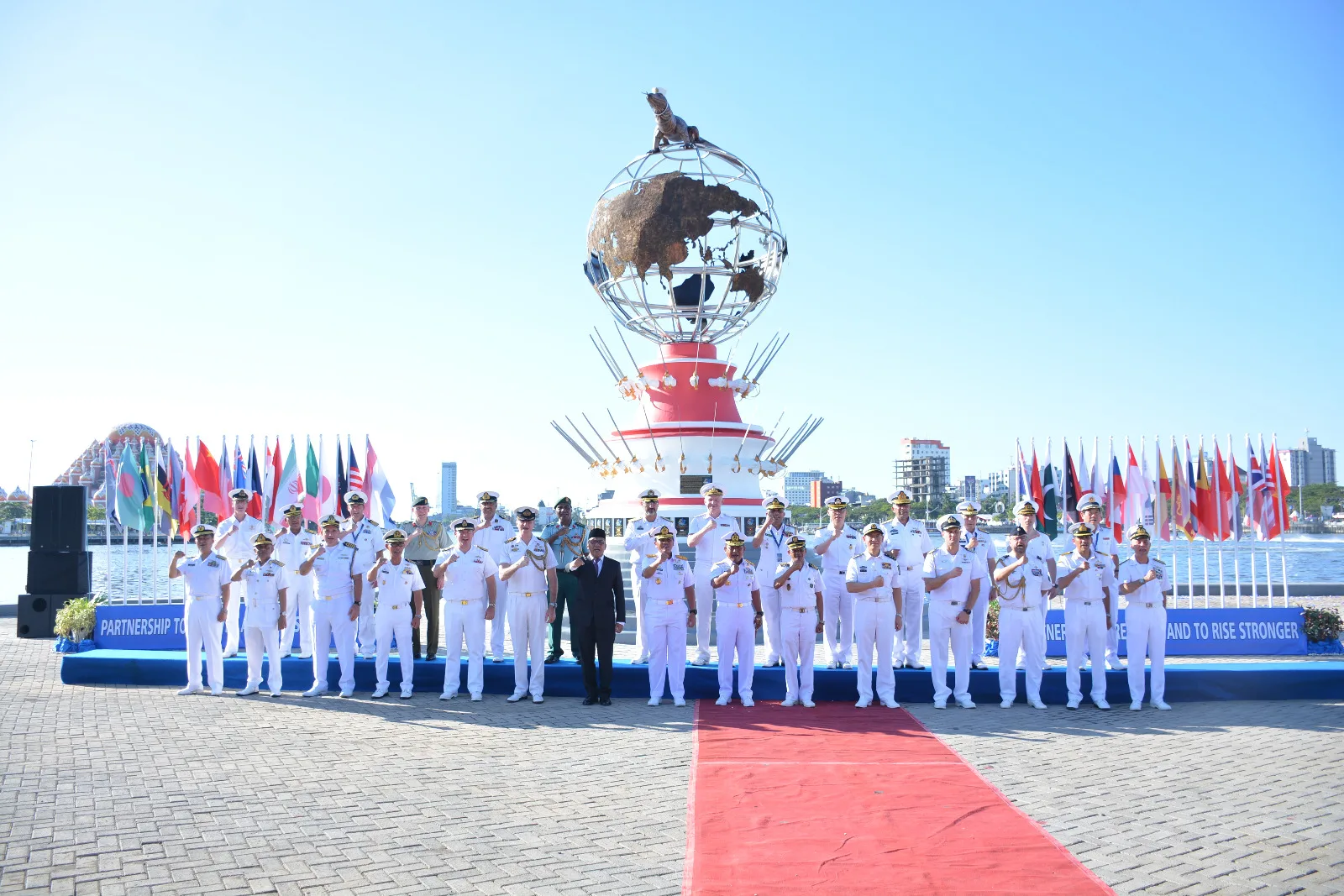Laksamana TNI Muhammad Ali Pimpin International Fleet Review