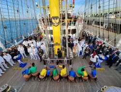 Cocktail Party Di Atas Geladak Utama KRI Bima Suci