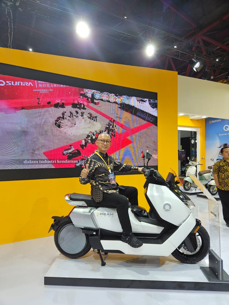 Sunra, an electric motorbike manufacturer from China, celebrates the 2024 Jakarta Fair